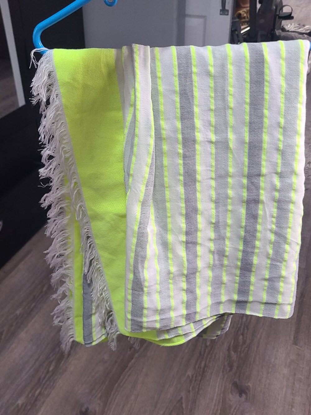 GAP Yellow Gray Off-White Lightweight Scarf Shawl Approx. 76” x 31”